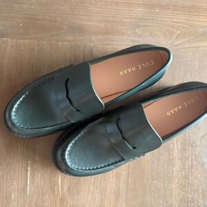 Cole Haan Green Leather Lug Sole Loafers Women Size 6.5B Modern Classic Slip On